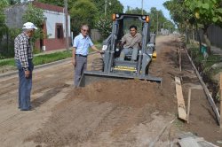 El intendente Herrero supervisa obras de pavimento y cordones cuneta