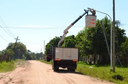 Finaliza instalación de iluminación pública en barrio San Antonio