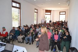 Entrega de certificados de cursos de Manipulación de Alimentos