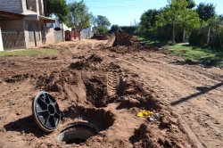 Etapa final de la mega obra de red cloacal en barrio Centenario