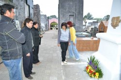 El Municipio realizó una ofrenda floral en el Día del Maestro