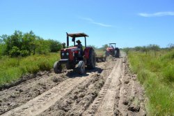 Obras Públicas reacondiciona kilómetros de caminos en Anguá