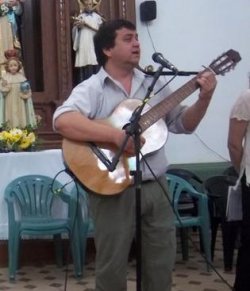 “Ale” Ramírez la voz del himno a San José