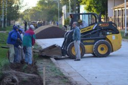 Se construyen badenes para desagüe pluvial en calle Pellegrini