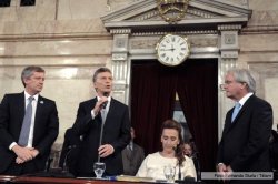 Macri juró y se comprometió a trabajar "incansablemente" para que los argentinos vivan mejor