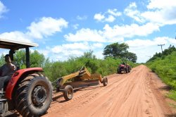 Apertura y acondicionamiento de caminos en Colonia Cabral