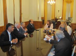 La Rectora analizó posibles acuerdos académicos con el Embajador de Panamá