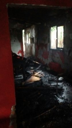 Voraz incendio consumió una vivienda en el barrio Industrial
