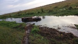 Camión terminó sumergido tras despiste cerca de 4 bocas Saladas