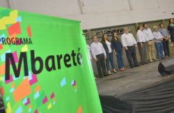 APS entrega anteojos y Tarjetas Mbareté