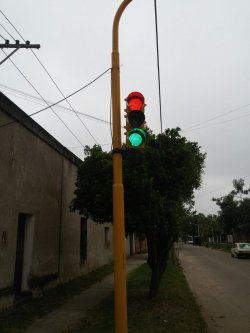 Tránsito informó que prontamente se solucionará el desperfecto del semáforo