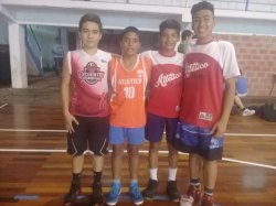                 Cuatro jugadores de Atlético Saladas en un importante campus U13 