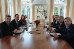 Gustavo Valdés se reunió con Mauricio Macri en Olivos