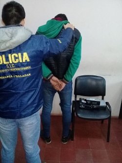 Robaba estéreos de autos y sonó cuando lo detuvo la policía