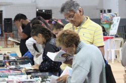 Con emotivo recordatorio a Mirna Reijers, finalizó la Feria del Libro