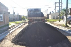 La Municipalidad de Saladas continúa ejecutando obras públicas en los barrios saladeños.