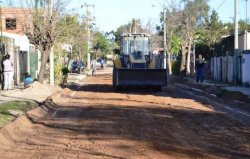 Más Cordones Cuneta y Enripiado en Barrio Santa Rita
