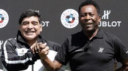 "Espero que podamos jugar al fútbol en el cielo", dice Pelé tras la muerte de Maradona