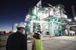 El gobernador inauguró la planta de biomasa y otras empresas en Santa Rosa