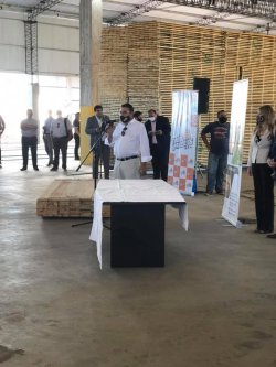 Sotelo se mostró feliz por la inauguración de un moderno aserradero en Santa Rosa