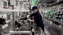 Prorrogan la prohibición de despedir empleados y el pago de la doble indemnización
