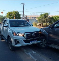 El ministro de Salud chocó mientras transportaba vacunas contra la covid-19