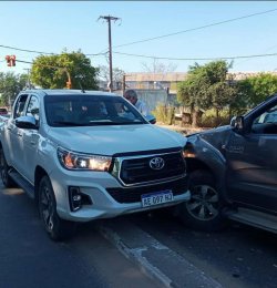 El ministro de Salud chocó mientras transportaba vacunas contra la covid-19