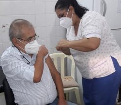 Habilitan nuevos turnos para vacunación a mayores de 60 años
