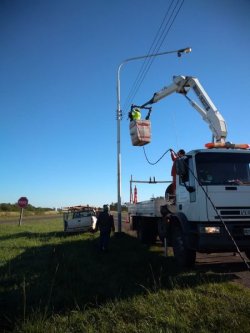 Volvió la luz a Cuatro Bocas, DPEC repuso alumbrado público 