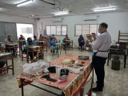 Rector de la Escuela Técnica enseñó a alumnos a hacer queso criollo con receta propia