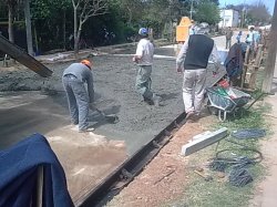 Alterats recorrió trabajos de pavimentación en la ciudad