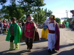 Con disfraces llamativos los jardineritos festejaron su día