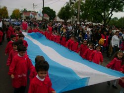 Con clima de 1810 Saladas recordó la gesta de Mayo