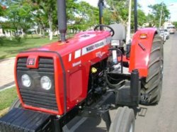 La gestión de Alterats compró un nuevo tractor y cierra el 2008 con dos cuadras más de pavimento