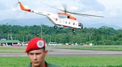 Dos helicópteros van rumbo al punto secreto de la liberación de los rehenes
