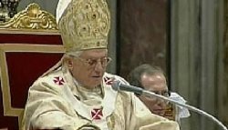 El Papa dio su bendición en 64 idiomas y pidió "por la paz y justicia en el mundo"