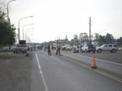 Dirigentes del campo reparten volantes en el peaje de Riachuelo