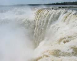 Más de 10.000 turistas, en las Cataratas del Iguazú