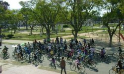 Junto al CDIS y en bicicleta los niños festejaron su día