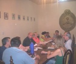 El concejo local desalojó a periodistas en la sesión del martes