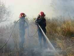 Bomberos de Saladas en alerta por innumerables focos de incendio en la zona