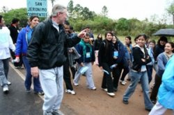 Miles de jóvenes de la región caminan rumbo a la Basílica de Itatí