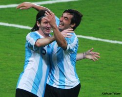 Con un gol sobre el final y una actuación deslucida, Argentina venció 2 a 1 a Costa de Marfil