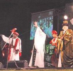 El municipio recibe el año con un Festival Popular