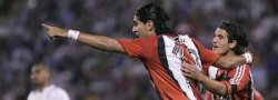 River aprobó un examen duro en Santiago