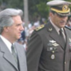 Kirchner pidió a Tabaré Vázquez que dé marcha atrás con su decisión de enviar tropas a Botnia