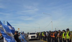 Docentes de Saladas llevaron su reclamo a la Ruta 12